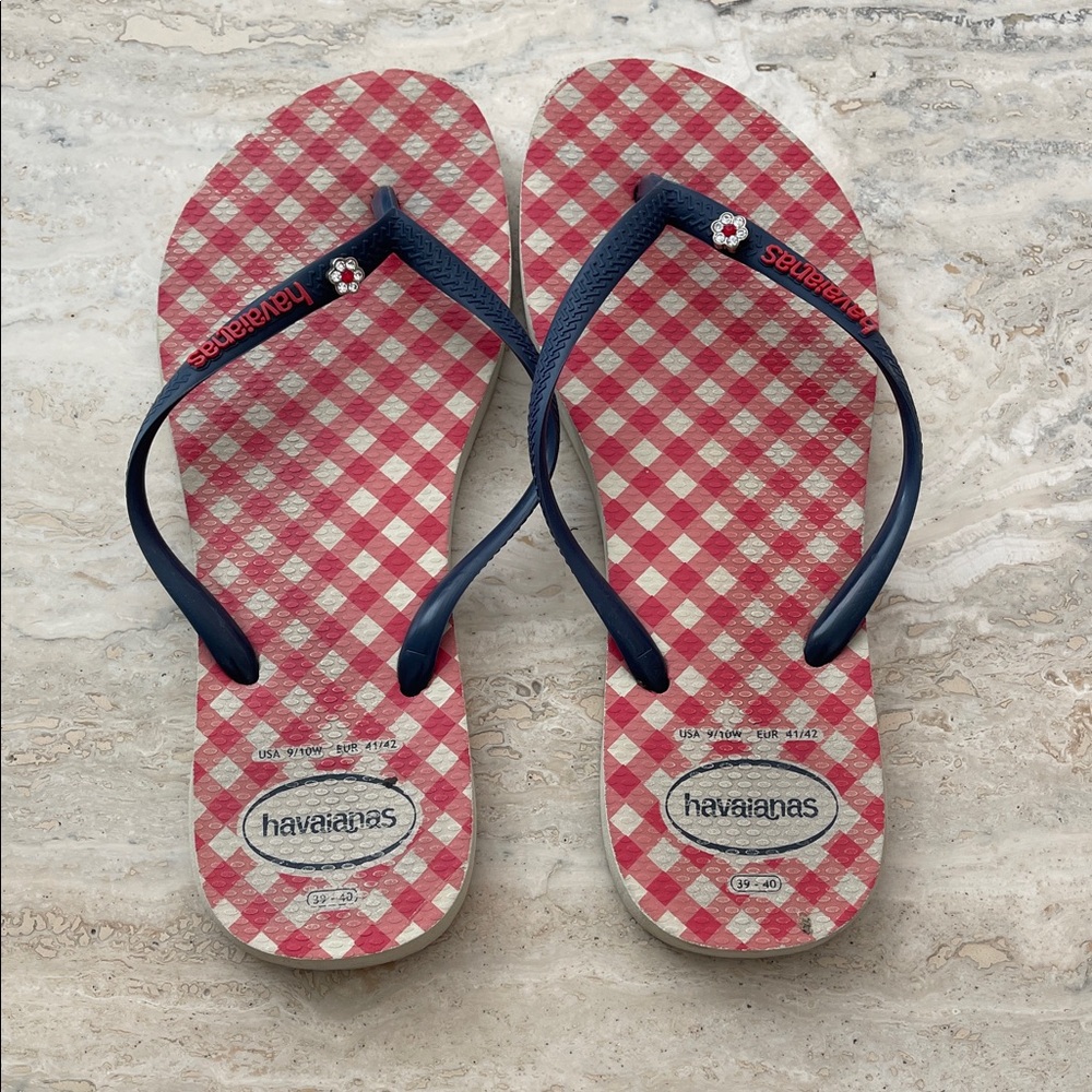 Havaianas Red and Navy Checkered Flip Flops Size 9